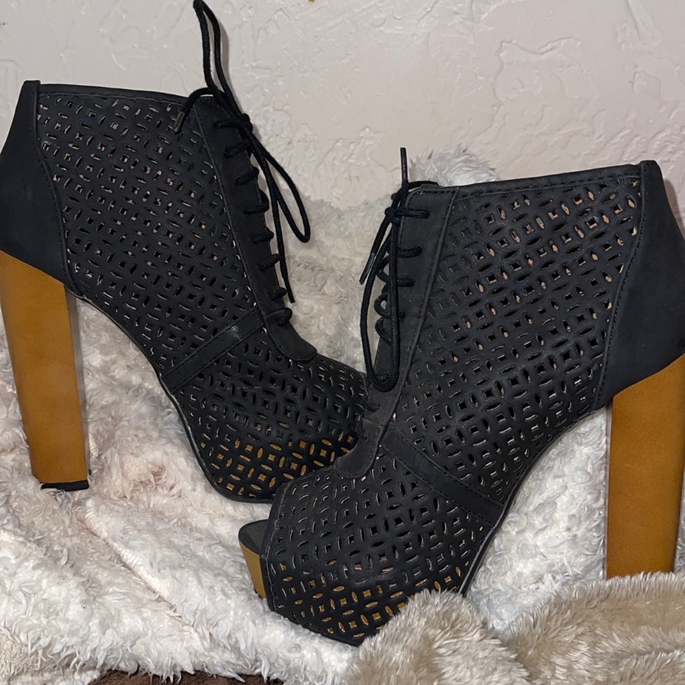 Black wooden heeled shoes